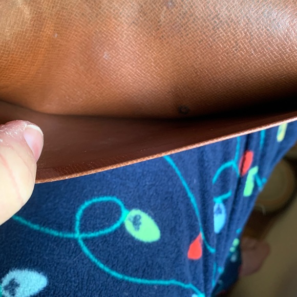 Louis Vuitton Wallet - Picture 14 of 14